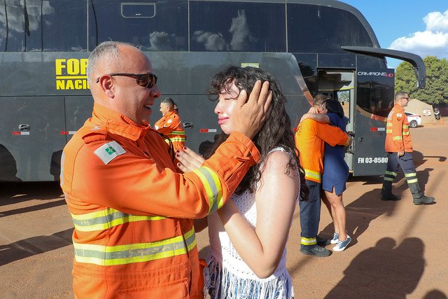 01/08/2024 - Bombeiros que combateram incêndios no Amazonas retornam a Brasília