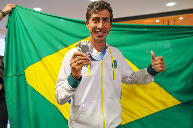 09/08/2024 - Herói olímpico, Caio Bonfim retorna a Brasília e exalta apoio do GDF: “Temos a melhor bolsa do Brasil”