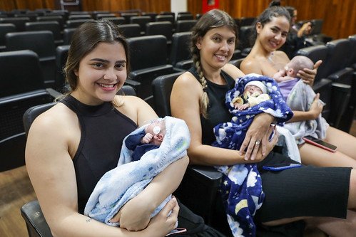 22/08/2024 - Costurando o Futuro: mães recebem roupinhas de bebê confeccionadas por reeducandos do DF