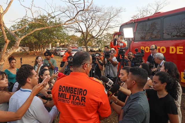 17/09/2024 - GDF reforça efetivo no combate ao incêndio florestal no Parque Nacional de Brasília