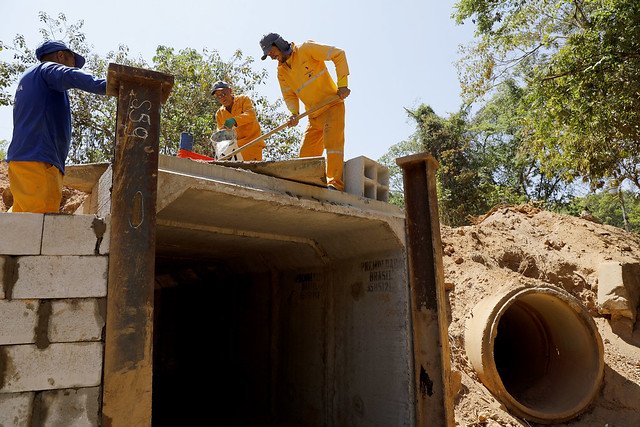 01/10/2024 - Obras na galerias do Córrego Riacho Frio reforçam drenagem em São Sebastião