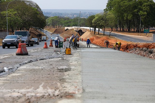 04/10/2024 - Corredor da Rodoviária da Asa Sul recebe novo pavimento rígido em concreto