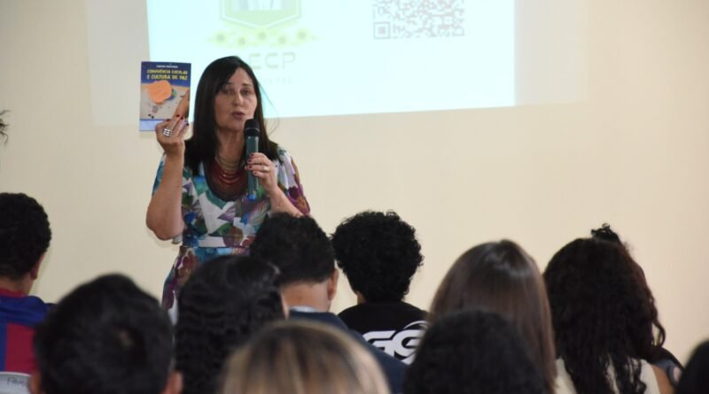 Regional de Ensino do Paranoá recebe oficina contra bullying e cyberbullying